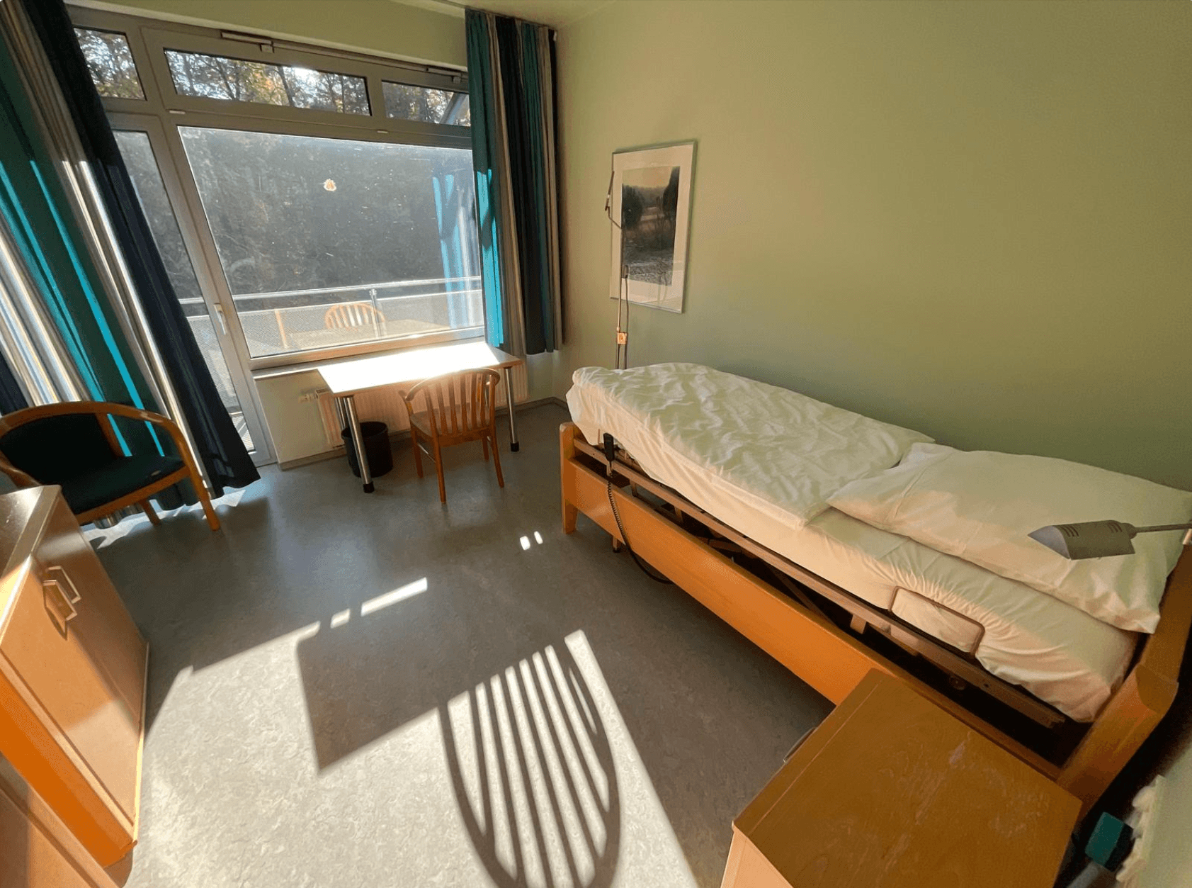 Eingerichtetes Zimmer in einem Pflegeheim